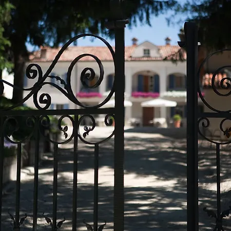 Casa di campagna Marcarini Neviglie