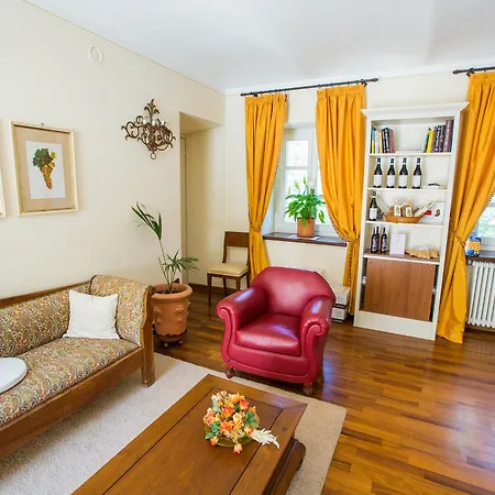 Marcarini Casa di campagna *
