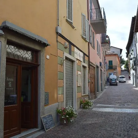 Marcarini Casa di campagna *