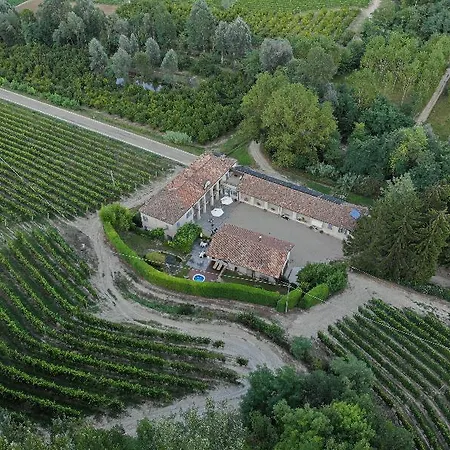 Marcarini Casa di campagna Neviglie